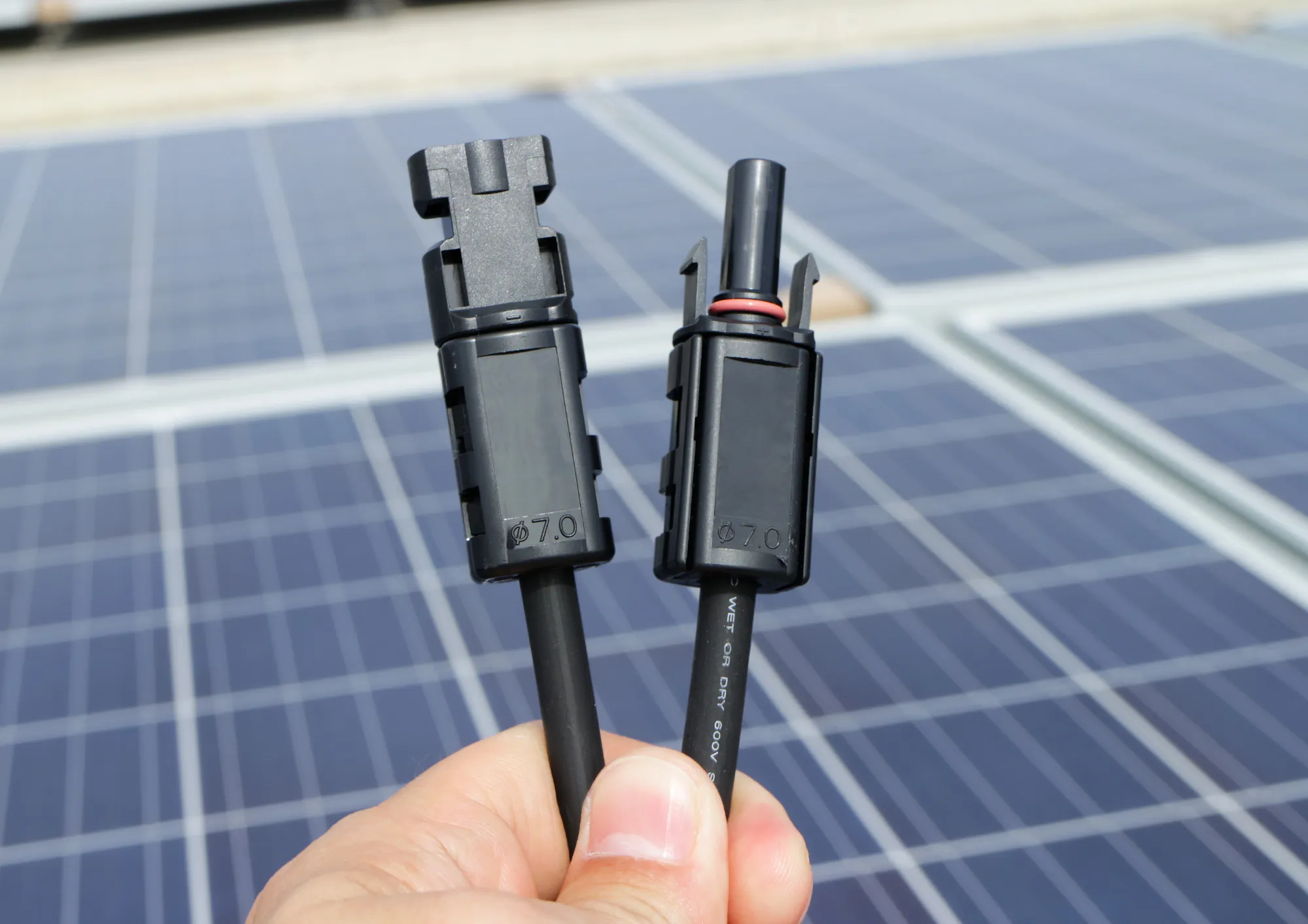 Rossol Elektrotechnik - Anschluss von PV-Anlagen